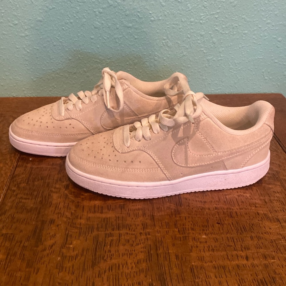 Nike Court Vision Low Coconut Milk  size 5
